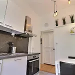 P&r - 2 Comfort, Plainpalais Geneva