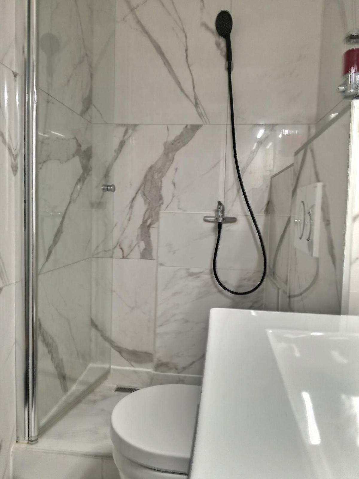 P&r - 2 Comfort, Plainpalais * Geneva